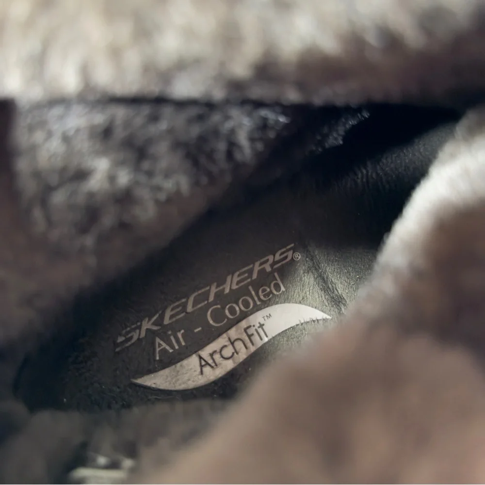 Skechers good preowned
